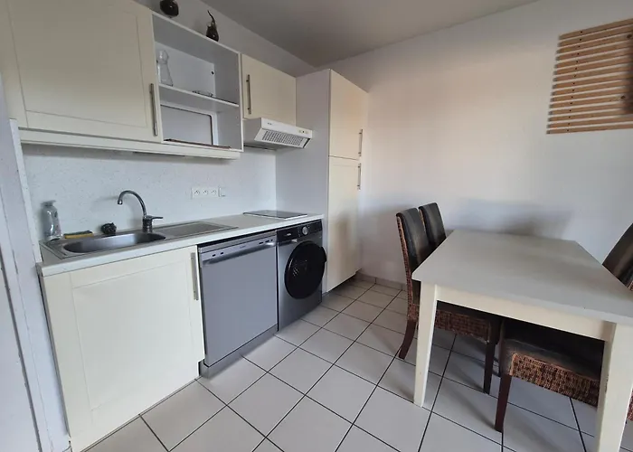 Superbe Appartement Avec Piscine Sauna Et Petite Vue Mer