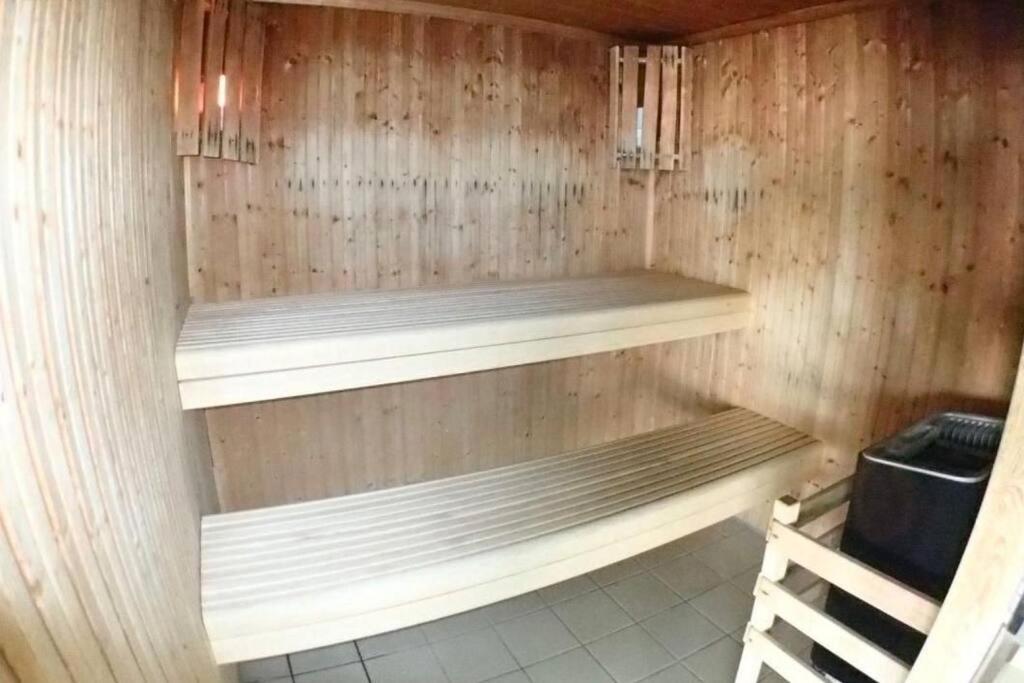 Superbe Avec Piscine Sauna Et Petite Vue Plougonvelin